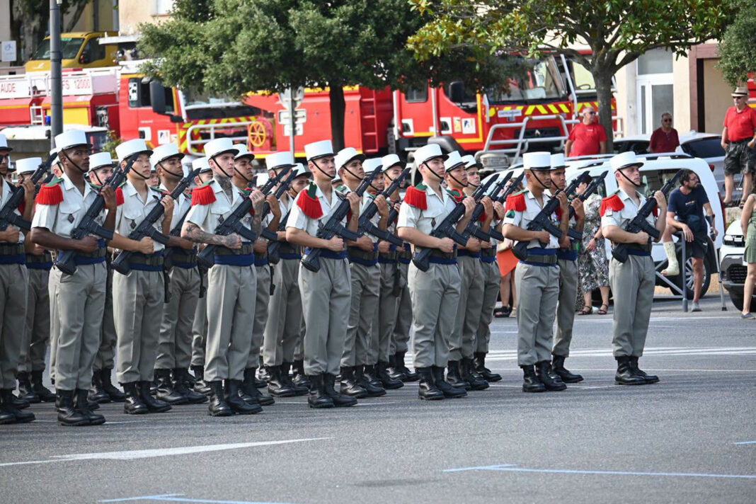 260929-4e-regiment-etranger-kepis-blancs